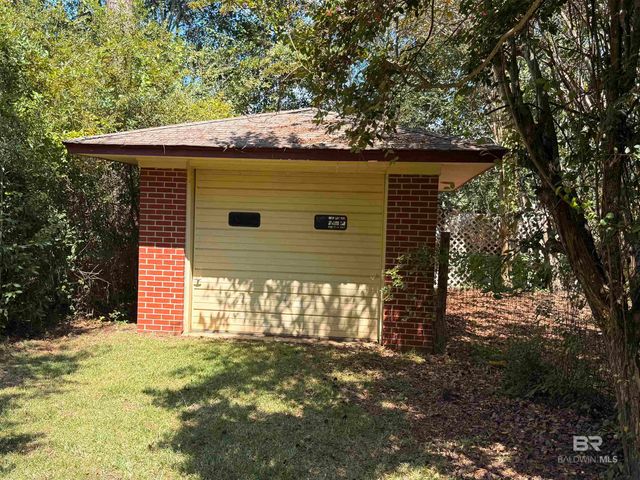 401 E Oak Street, Atmore, AL 36502