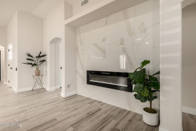 6152 W BLACKHAWK Drive, Glendale, AZ 85308