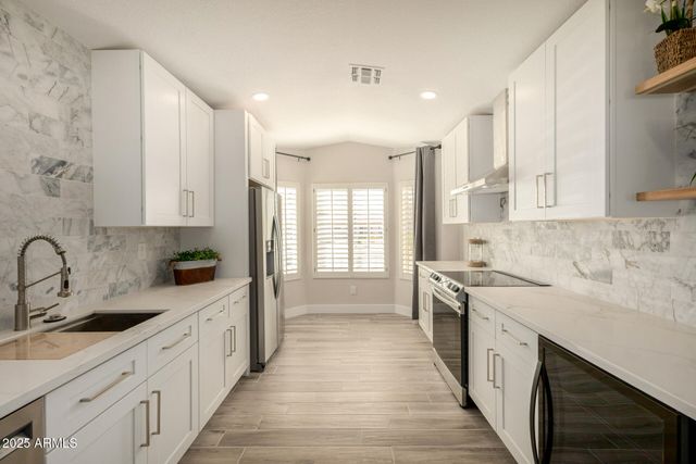 6152 W BLACKHAWK Drive, Glendale, AZ 85308