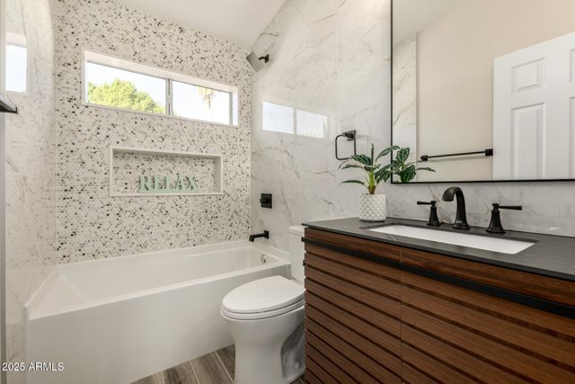 6152 W BLACKHAWK Drive, Glendale, AZ 85308