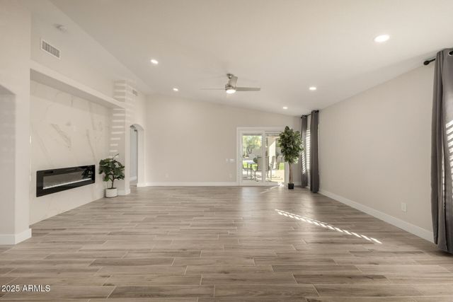 6152 W BLACKHAWK Drive, Glendale, AZ 85308