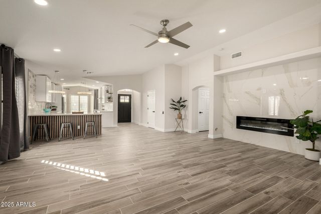 6152 W BLACKHAWK Drive, Glendale, AZ 85308