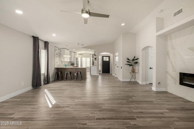 6152 W BLACKHAWK Drive, Glendale, AZ 85308