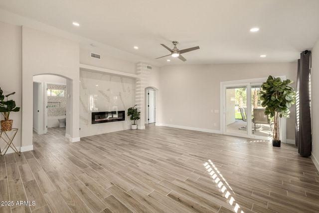 6152 W BLACKHAWK Drive, Glendale, AZ 85308