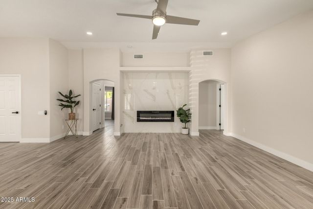 6152 W BLACKHAWK Drive, Glendale, AZ 85308