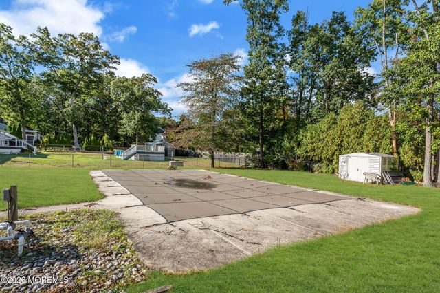 47 Darien Road, Howell, NJ 07731