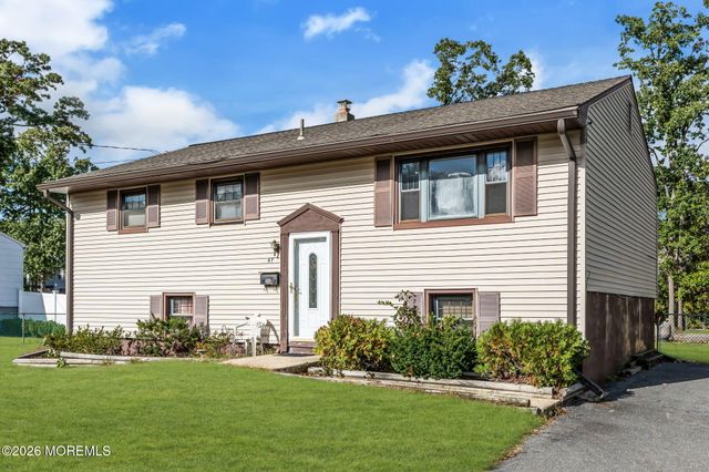 47 Darien Road, Howell, NJ 07731