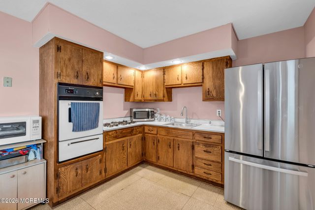 47 Darien Road, Howell, NJ 07731