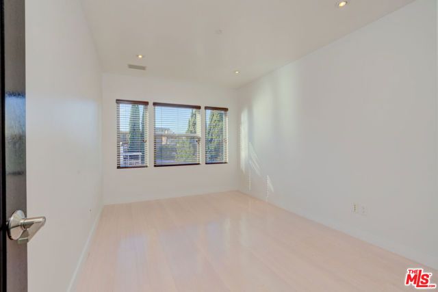 932 S Shenandoah Street 3, Los Angeles, CA 90035