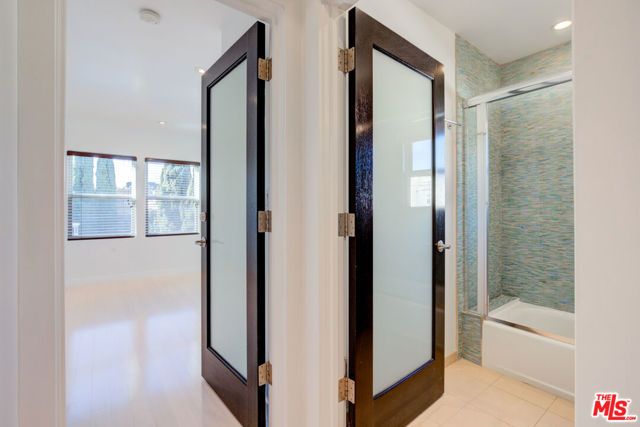 932 S Shenandoah Street 3, Los Angeles, CA 90035