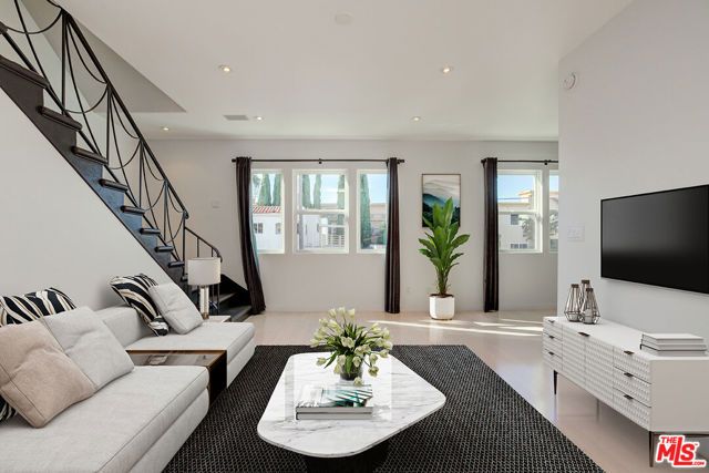 932 S Shenandoah Street 3, Los Angeles, CA 90035