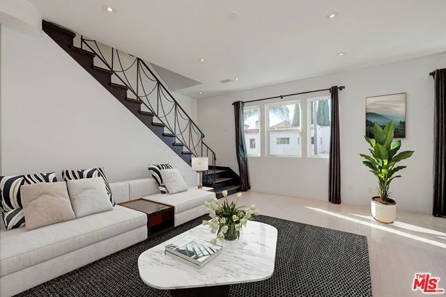 932 S Shenandoah Street 3, Los Angeles, CA 90035