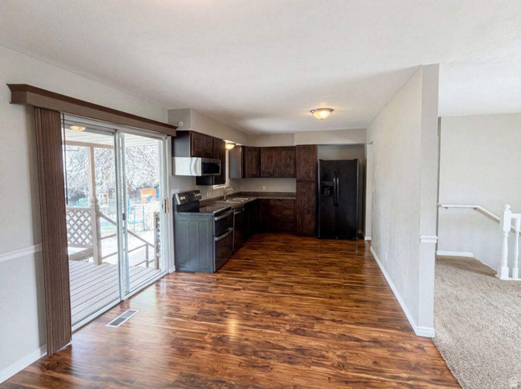 Image 2 of property listing at 750 W GENTILE ST, Layton, UT 84041