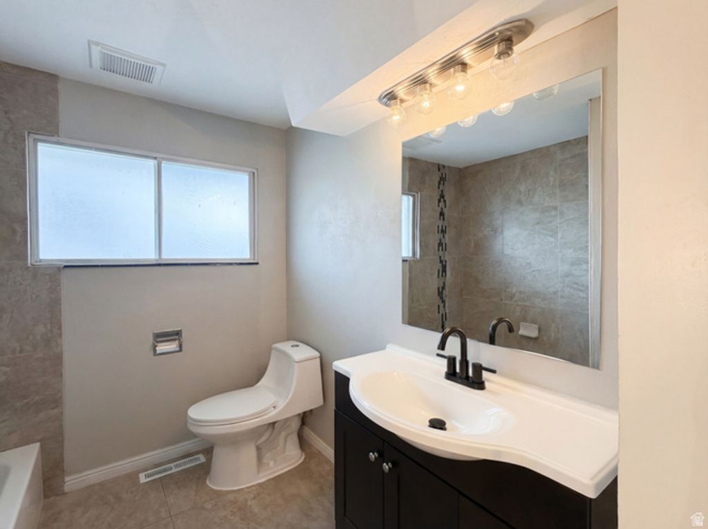 Image 11 of property listing at 750 W GENTILE ST, Layton, UT 84041