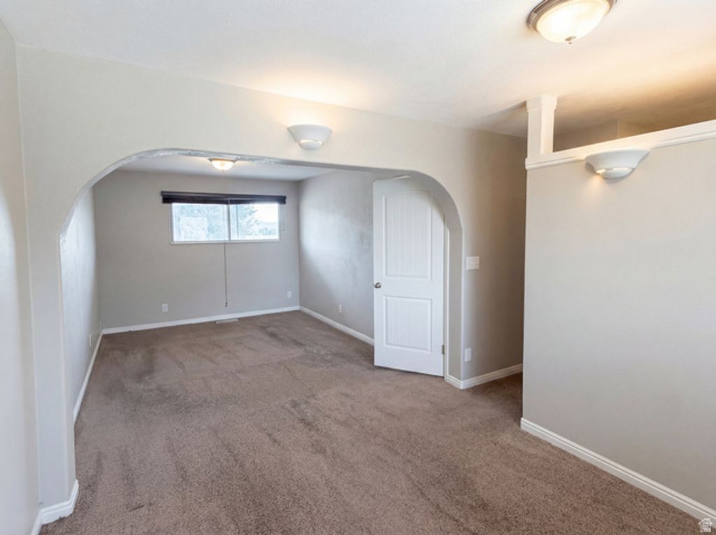 Image 13 of property listing at 750 W GENTILE ST, Layton, UT 84041