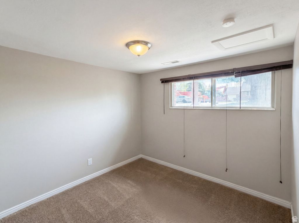 Image 18 of property listing at 750 W GENTILE ST, Layton, UT 84041