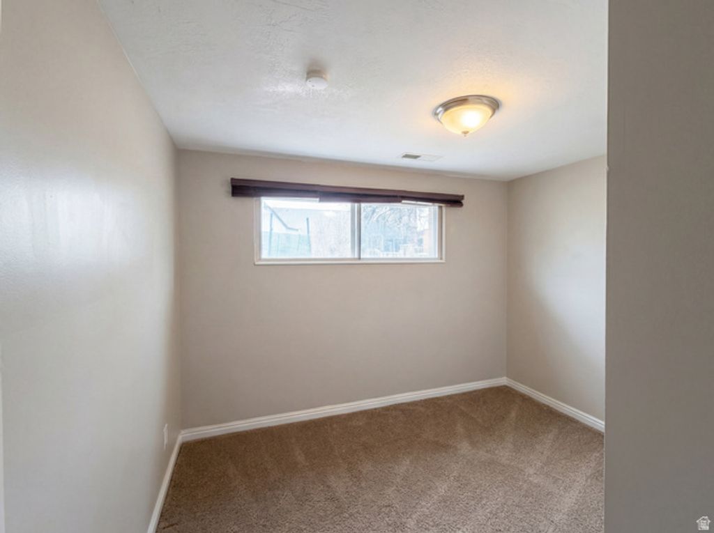 Image 20 of property listing at 750 W GENTILE ST, Layton, UT 84041