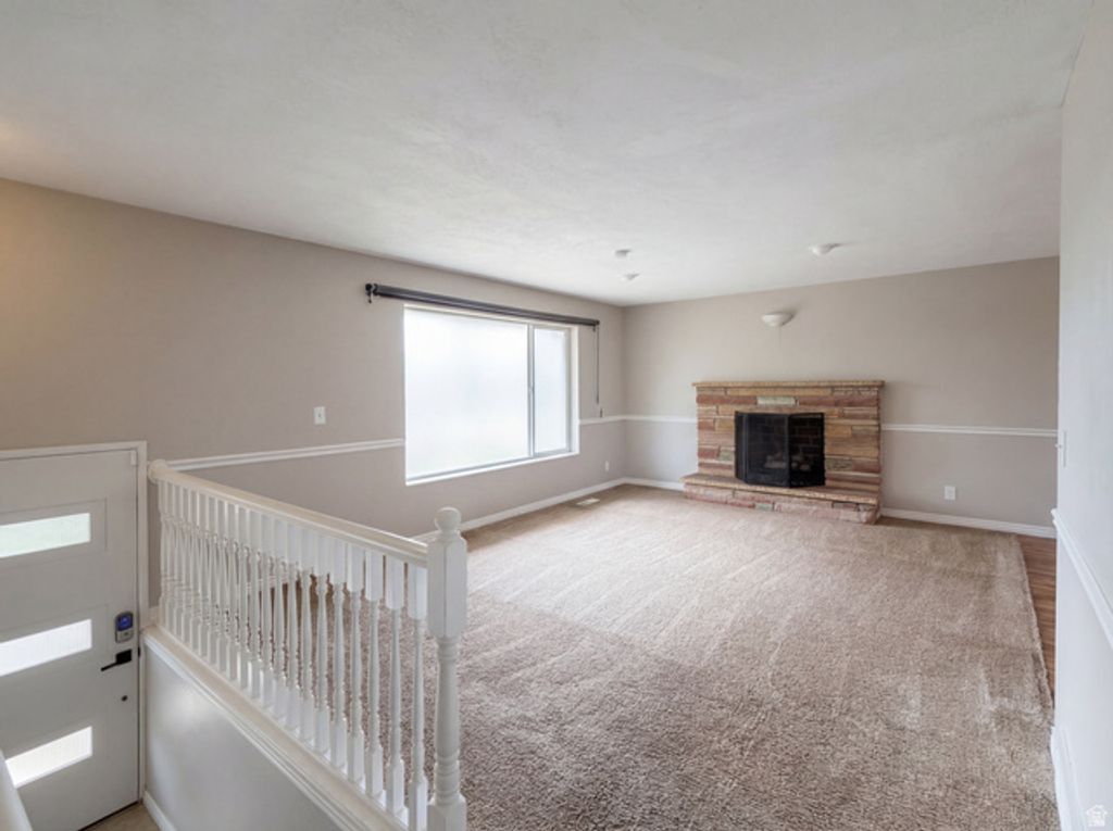 Image 3 of property listing at 750 W GENTILE ST, Layton, UT 84041