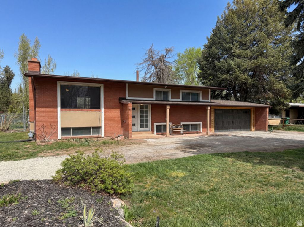 Image 7 of property listing at 750 W GENTILE ST, Layton, UT 84041