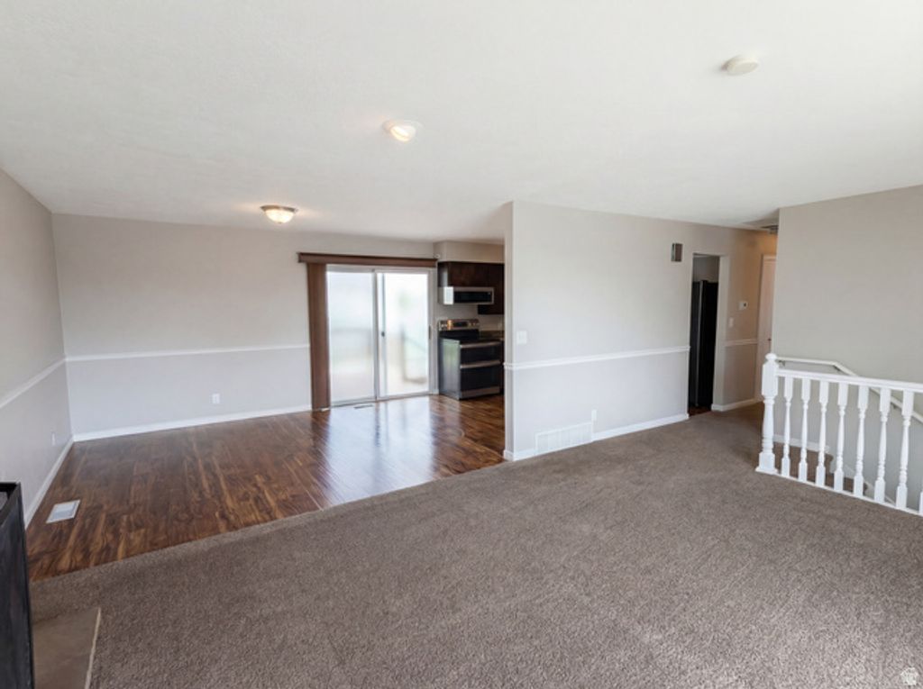 Image 9 of property listing at 750 W GENTILE ST, Layton, UT 84041