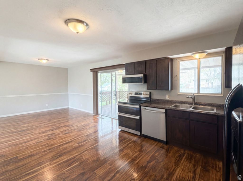 Image 10 of property listing at 750 W GENTILE ST, Layton, UT 84041