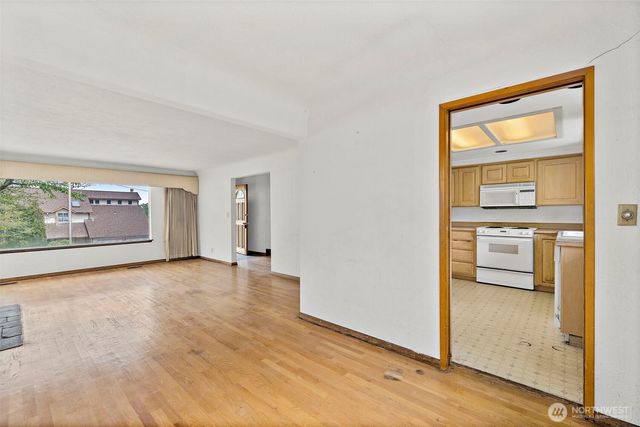 8403 S 120th St, Seattle, WA 98178