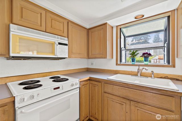 8403 S 120th St, Seattle, WA 98178
