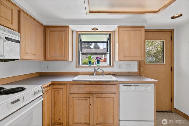 8403 S 120th St, Seattle, WA 98178