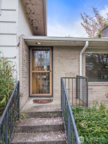 8403 S 120th St, Seattle, WA 98178