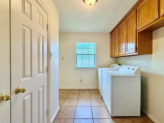 525 W Lloyd Street, Krum, TX 76249