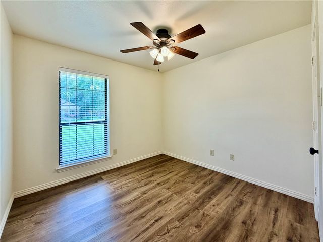525 W Lloyd Street, Krum, TX 76249