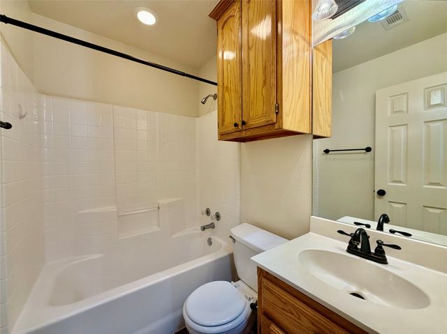 525 W Lloyd Street, Krum, TX 76249