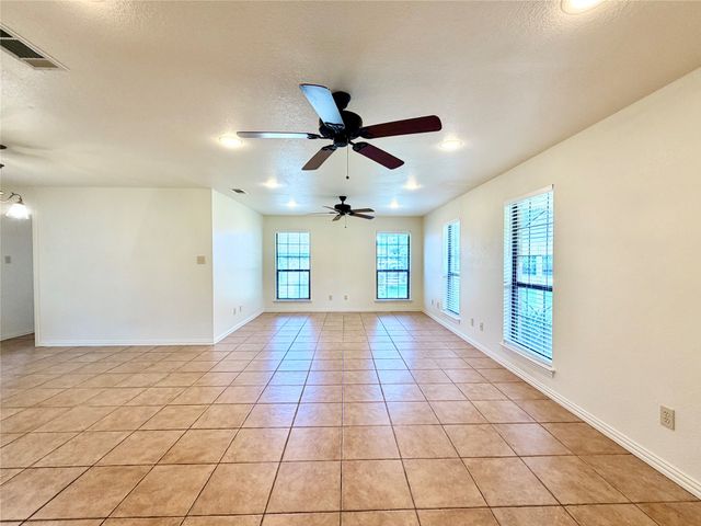 525 W Lloyd Street, Krum, TX 76249