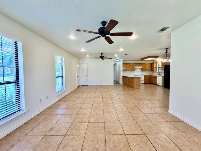 525 W Lloyd Street, Krum, TX 76249