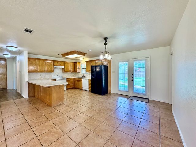525 W Lloyd Street, Krum, TX 76249