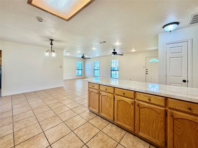 525 W Lloyd Street, Krum, TX 76249