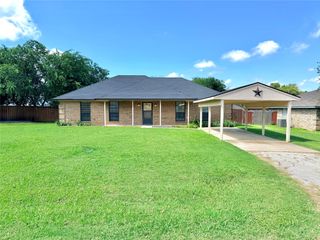 525 W Lloyd Street, Krum, TX 76249