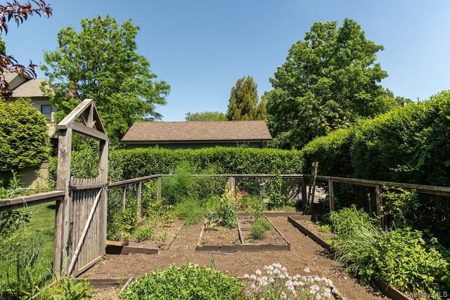 10 Sherman Avenue, Dobbs Ferry, NY 10522