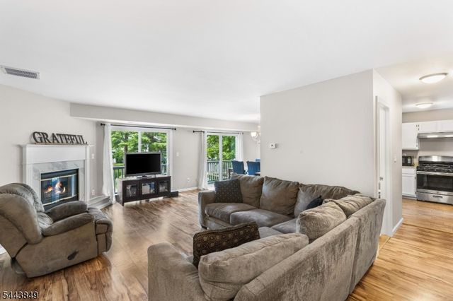 5 Garden Ct, Roxbury Twp., NJ 07876
