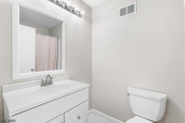 5 Garden Ct, Roxbury Twp., NJ 07876