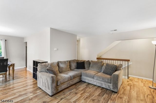 5 Garden Ct, Roxbury Twp., NJ 07876