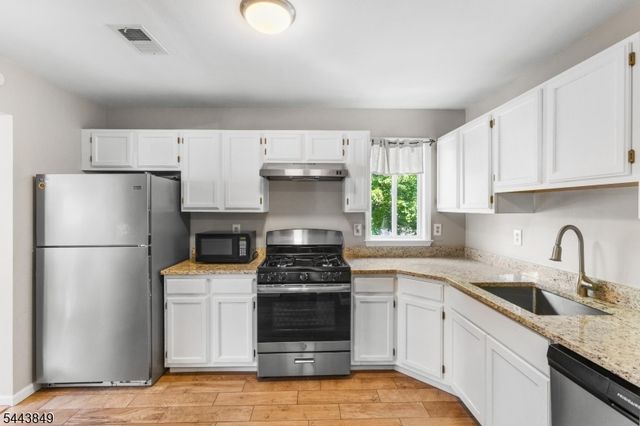 5 Garden Ct, Roxbury Twp., NJ 07876