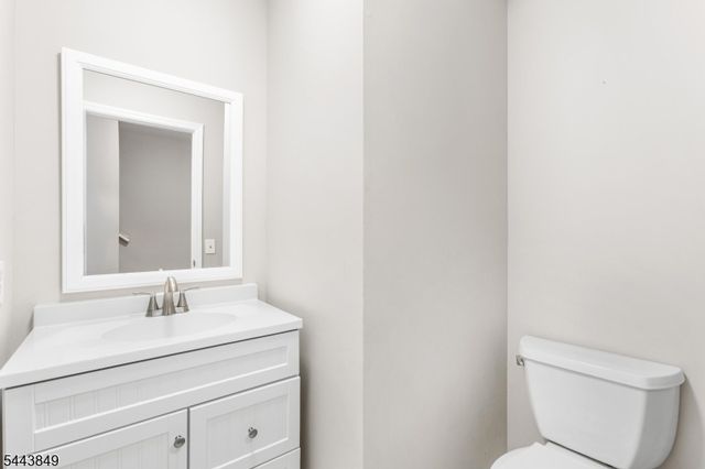 5 Garden Ct, Roxbury Twp., NJ 07876