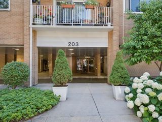 203 N KENILWORTH Avenue 2P, Oak Park, IL 60302