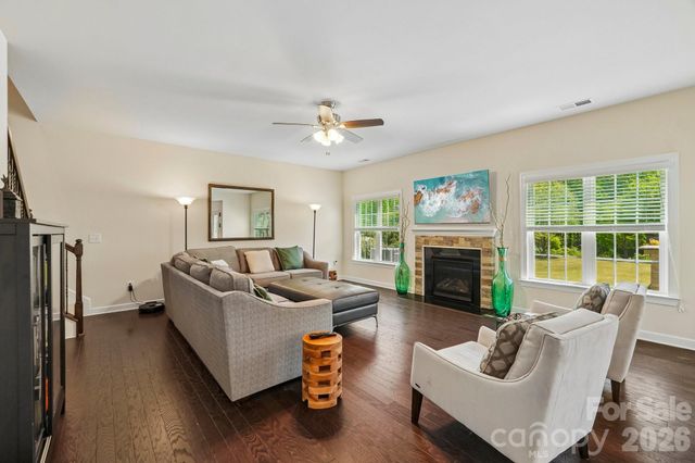 2006 Topaz Plaza, Davidson, NC 28036