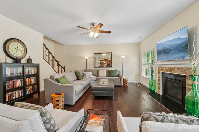 2006 Topaz Plaza, Davidson, NC 28036