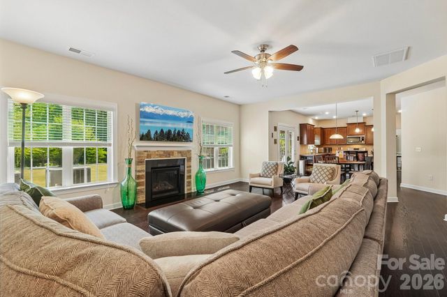 2006 Topaz Plaza, Davidson, NC 28036