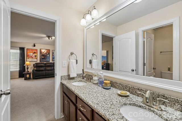 2006 Topaz Plaza, Davidson, NC 28036
