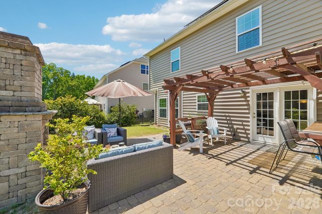 2006 Topaz Plaza, Davidson, NC 28036