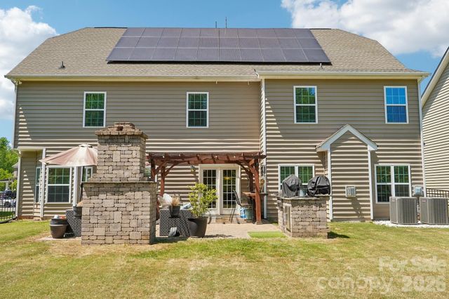2006 Topaz Plaza, Davidson, NC 28036